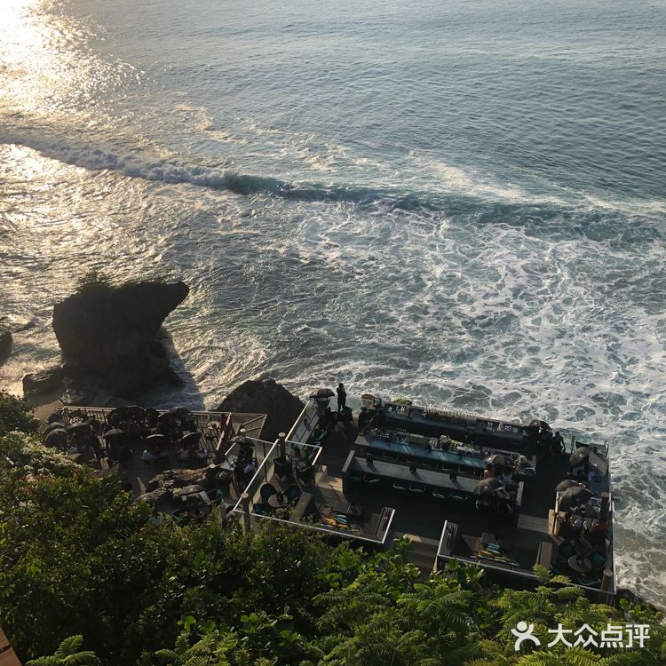 当地的网红酒店了，在酒店内完全可以不出门吃完好几天