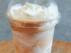 九州草莓丝绒拿铁-瑞幸咖啡(西丽地铁站店)