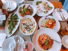 -Chom Cafe and Restaurant