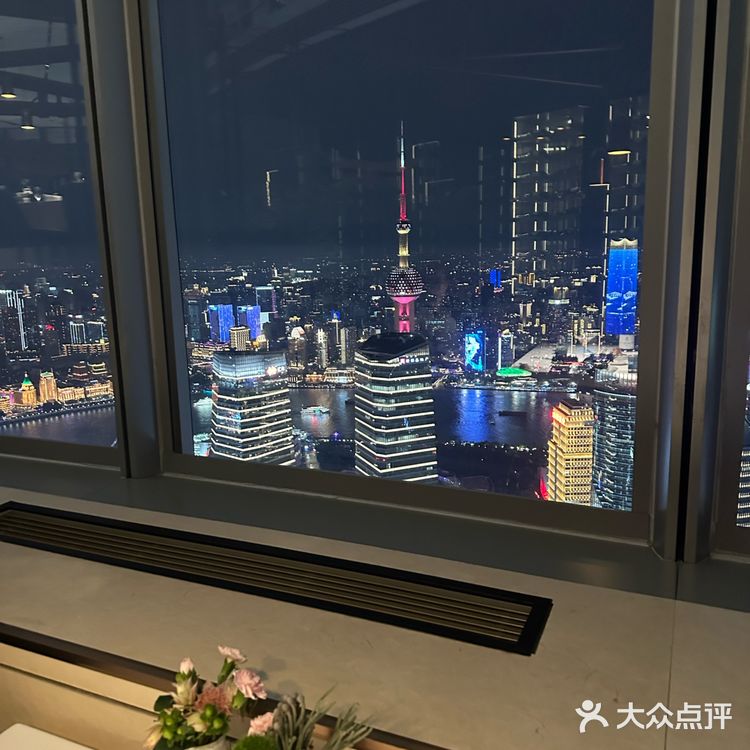 男朋友邀请我一起来体验莱美露滋 68楼风景真的很漂亮