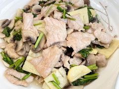 雪菜蘑菇时笋炒肉-百家鲜·杭帮菜