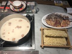 -尚尚仙·酸汤猪手·猪肚鸡火锅(华联万柳购物中心店)