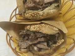 -洪峰浩老北京烧饼夹肉(角门路店)