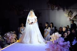 -禕·愫白婚纱商店