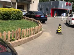 -翠微牡丹园停车场