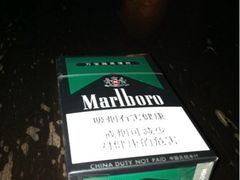 店内出售的万宝路黑薄荷-等待戈多Waiting For Godot(交道口店)