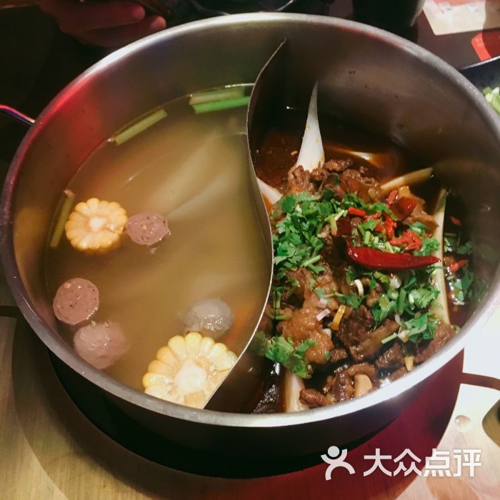 特色鸳鸯牛腩锅