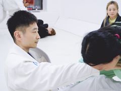 -菠萝格斗巴西柔术训练馆