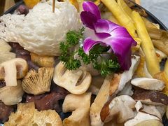 -一朵菌·野生菌探索家火锅(南亚店)
