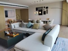 -深圳国际会展中心希尔顿酒店(前海华发冰雪世界店)