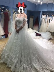-觅白婚纱礼服馆