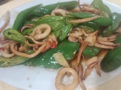 尖椒炒鲜鱿鱼-源海渔村·现捞海鲜(大角湾店)