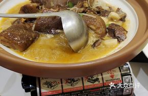 Braised Pork Trotter with Lettuce