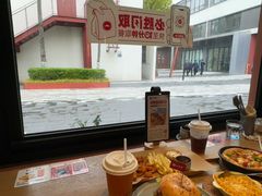 -必胜客(上海华谊新所店)