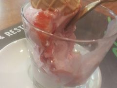 -Chom Cafe and Restaurant