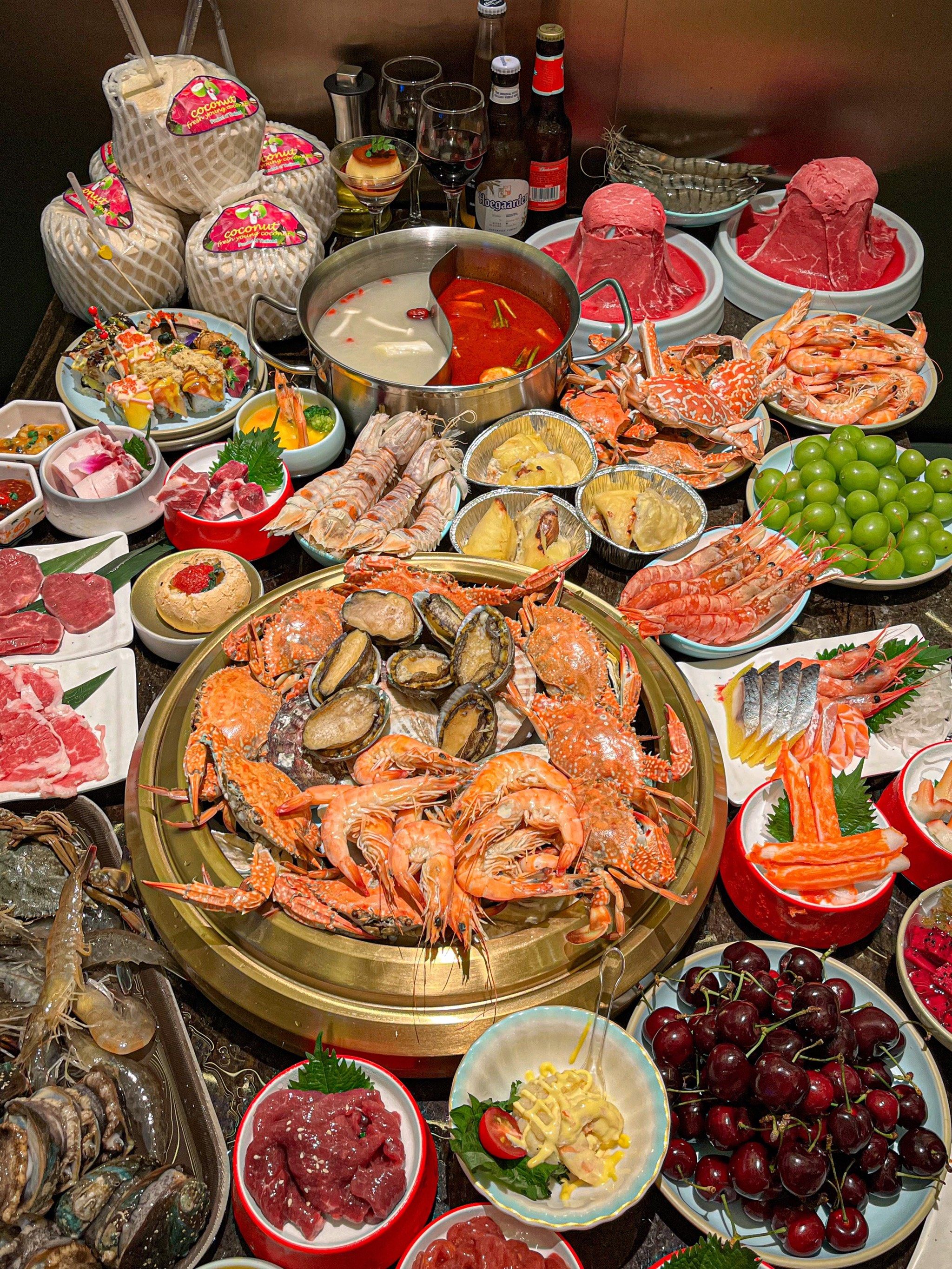 一大桌蒸汽海鲜!家人们快帮我看看这桌能吃回本吗?