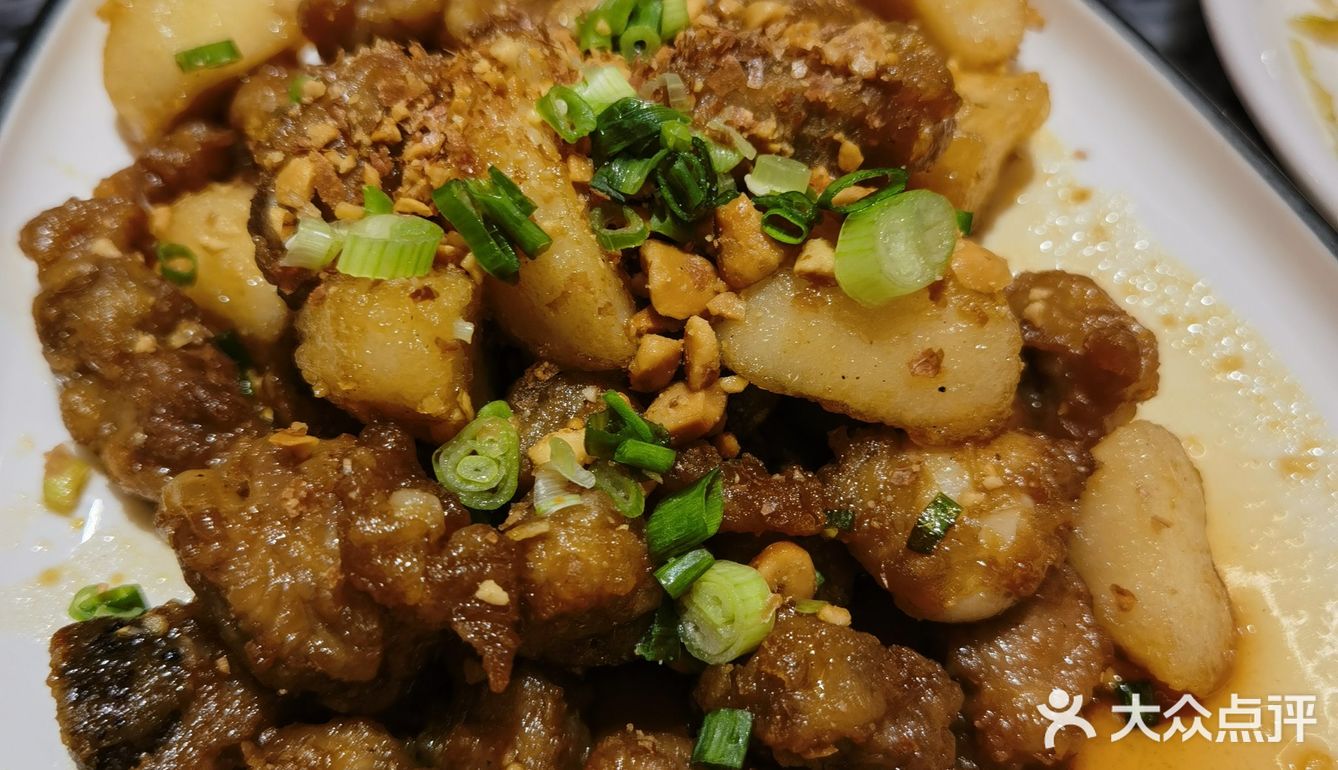 二楼自助点餐，饭菜都是不错的，价格也比较合理