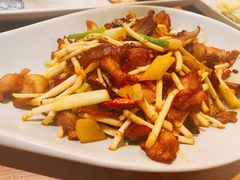 腊肉炒折耳根-云海肴·汽锅鸡·云南代表菜(东坝金隅店)
