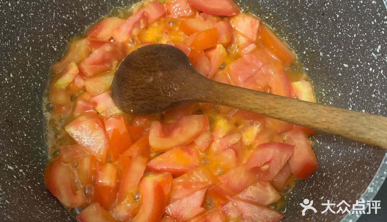 酸酸甜甜的番茄虾仁红烧牛肉面