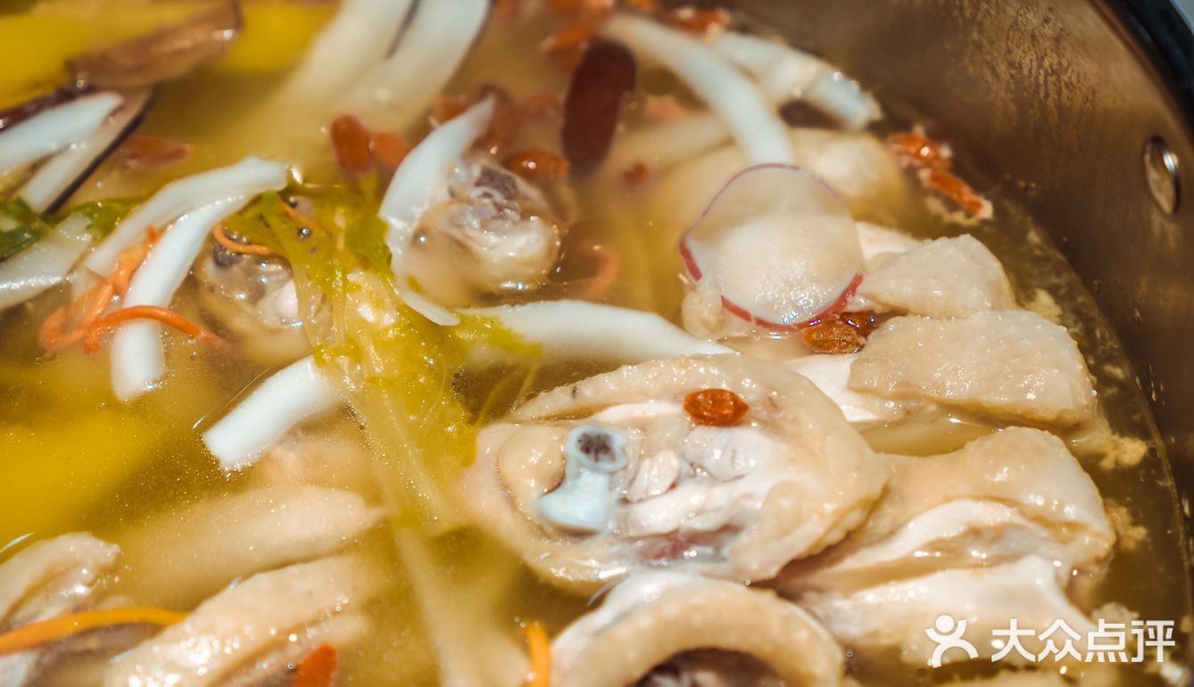 三亚美食|放三个大椰子的椰子鸡店