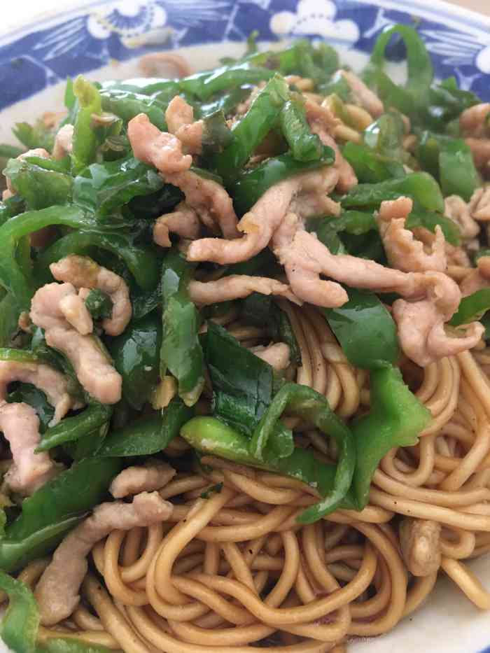 打分 青椒肉丝干拌面配腰花汤绝了!美味!还有小馄炖也不错!