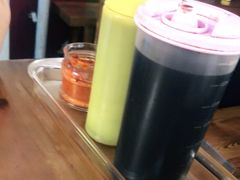 -丽虹云南过桥米线(兴工街店)