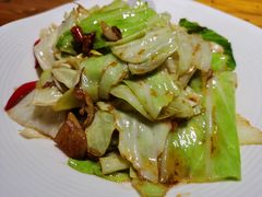 手撕莲花白-老滇山寨•云南特色菜•地方菜•民族风情歌舞表演(金碧店)