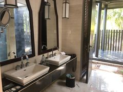 -三亚湾海居铂尔曼度假酒店