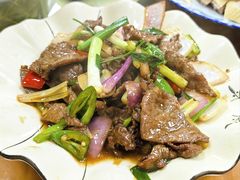 姜葱炒牛肉-老客家美食• 竹筒饭• 河鲜(龙门永汉店)