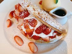 草莓松饼-ROAST coffee & eatery