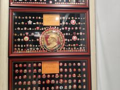 -毛泽东像章珍藏馆