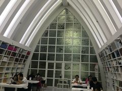 -钟书阁(松江泰晤士小镇店)