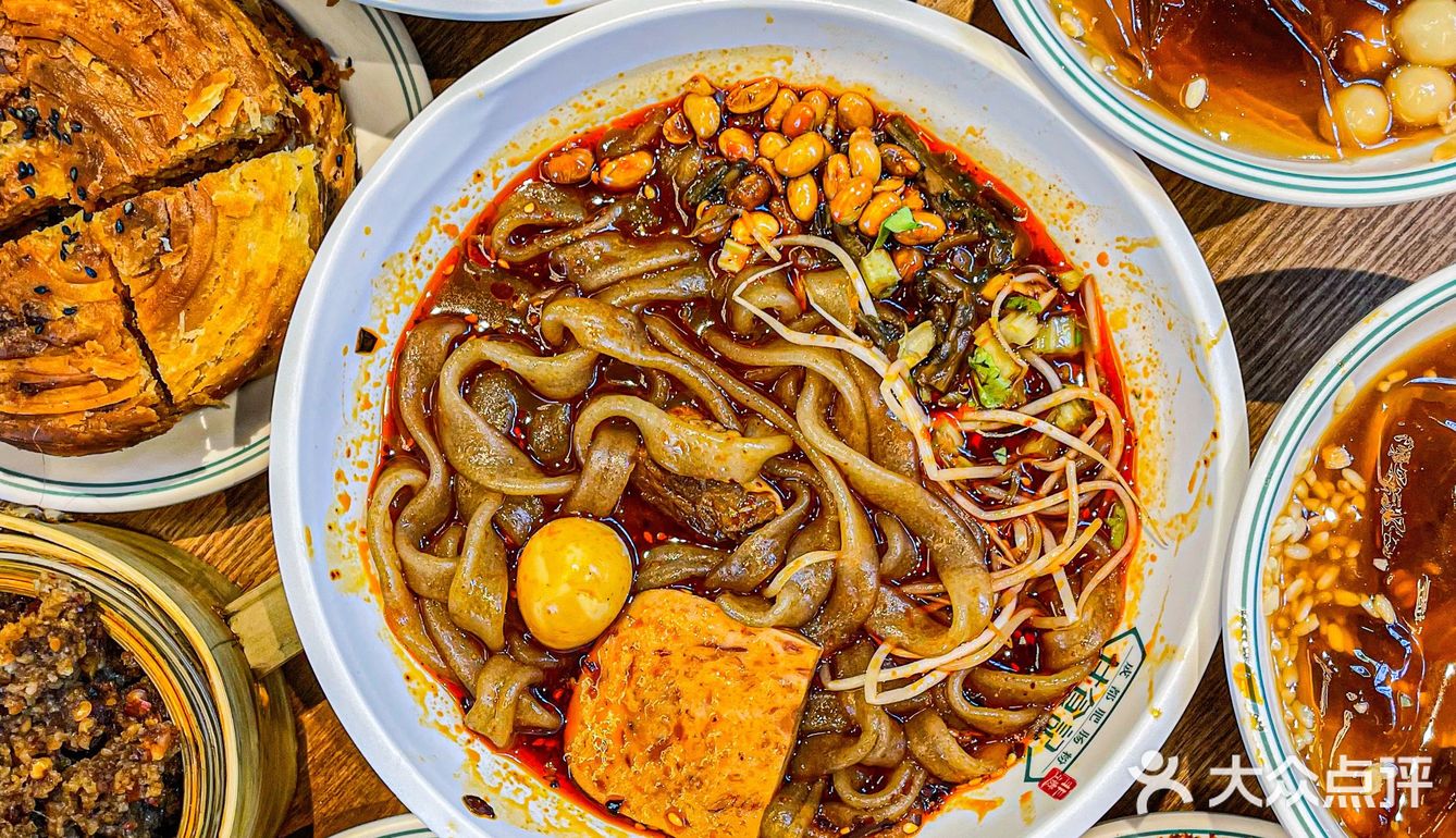 人均20吃成都最地道肥肠粉！实现嗦粉自由！