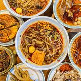 人均20吃成都最地道肥肠粉！实现嗦粉自由！