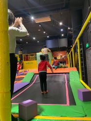 -蹦蹦跳跳(新奥购物中心店)