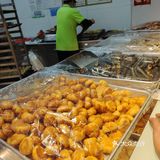 海珠堑口春节前夜晚奇观！排队6小时只为花生酥