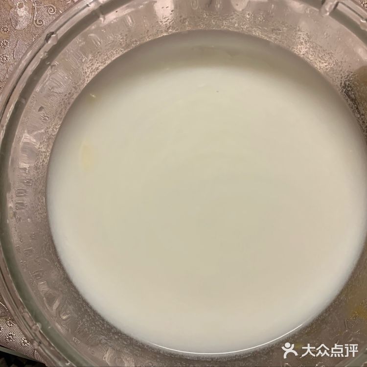 夏天就应该来碗冰冻的芒果椰奶果冻
