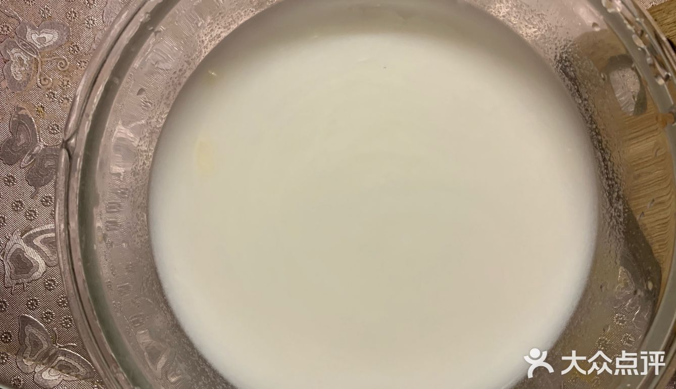 夏天就应该来碗冰冻的芒果椰奶果冻