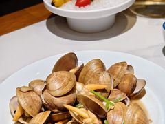 蒜蓉炒莱州小蛤-渔港甄宴·海鲜·地标烟台菜(金沙滩店)