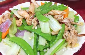 Stir-fried Water Celery with Snow Peas and Squid