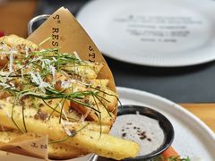 -Mark&Mars Restaurant