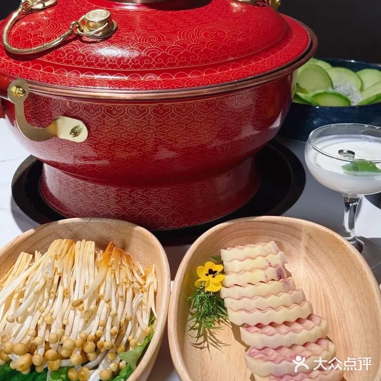 圣诞季约会 艾特饭搭子梧桐树下温暖滋味