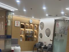 -瑞尔齿科(南京东路名人诊所)