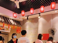 大堂-爆炸头阿姨小四川正宗川味小吃(无任何分店)