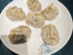 薄皮包子-乡村馕坑肉·烧烤·新疆菜·本地人更爱吃(阿勒泰首店)