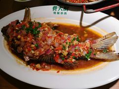 香煎大鲫鱼-费大厨辣椒炒肉(新城吾悦广场店)