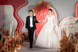 点击看大图 -拉瑞娜LaReine婚纱礼服高级定制