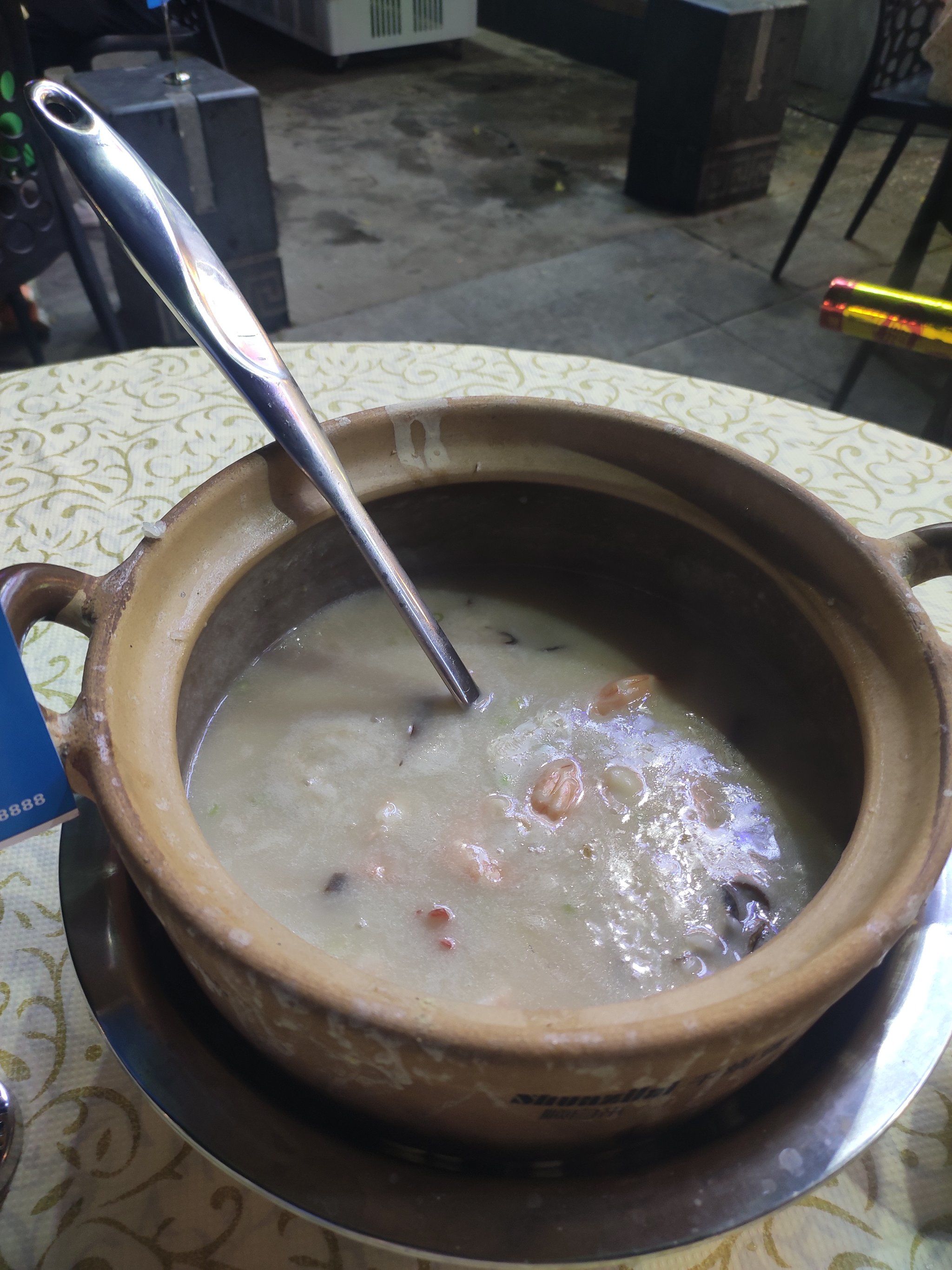 生蚝鲜虾砂锅粥