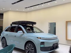 -理想汽车(世纪汇店)
