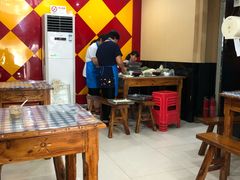 大堂-潘国仙耳光馄饨(黄家阙路店)